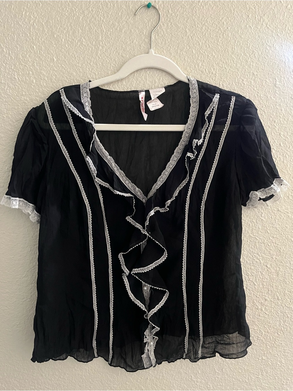 Heart Soul Black Short-Sleeve Ruffle Blouse with White Lace